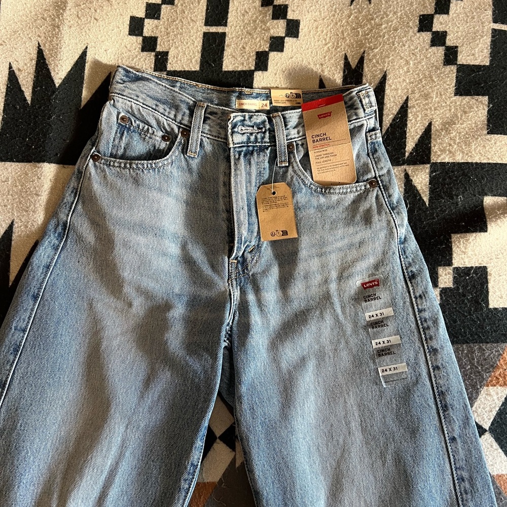 Levi's Cinch Barrel Jeans Light Wash size 24 *new with tags